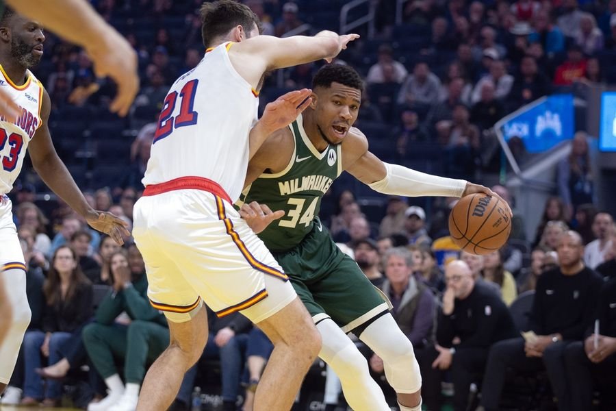 NBA: Milwaukee Bucks at Golden State Warriors