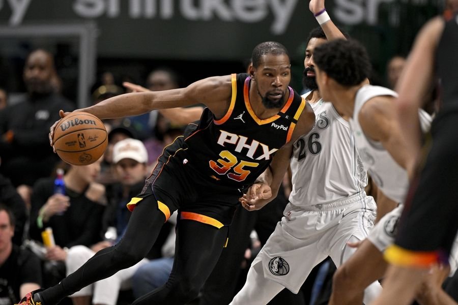 NBA: Phoenix Suns at Dallas Mavericks