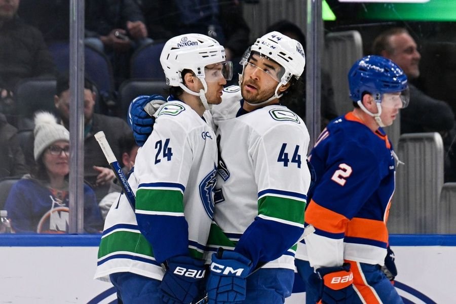 NHL: Vancouver Canucks at New York Islanders