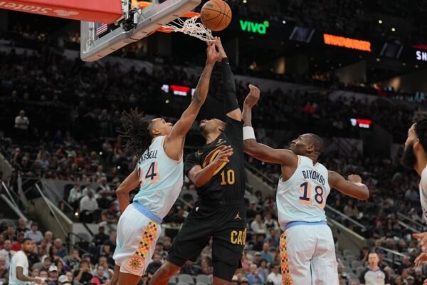 Donovan Mitchell, Evan Mobley help Cavs hold off Spurs
