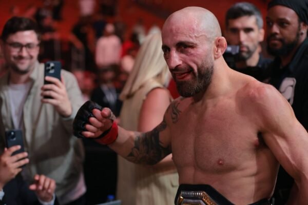 Alexander Volkanovski becomes two-time champ at UFC 314