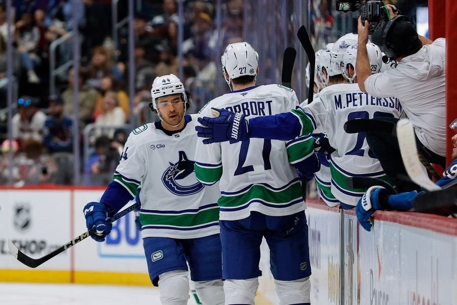 NHL: Vancouver Canucks at Colorado Avalanche