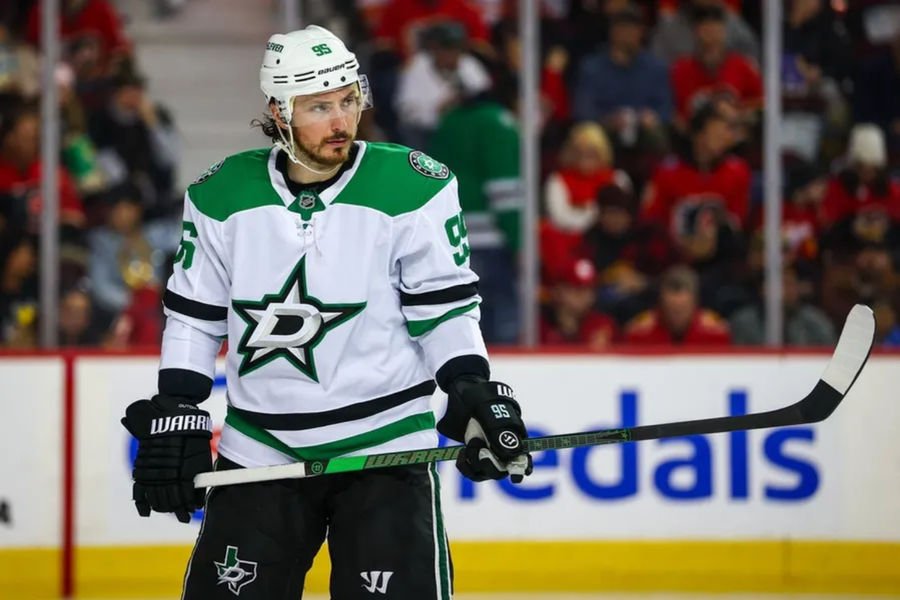 Mar 27, 2025; Calgary, Alberta, CAN; Dallas Stars center Matt Duchene (95) against the Calgary Flames during the second period at Scotiabank Saddledome. Mandatory Credit: Sergei Belski-Imagn Images