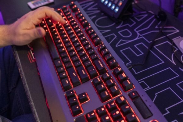 MOUZ edge paiN in BLAST Rivals Spring opener