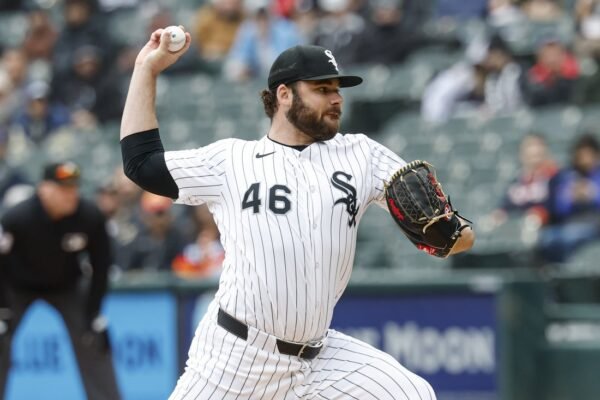 White Sox looking for rare road sweep at Reds